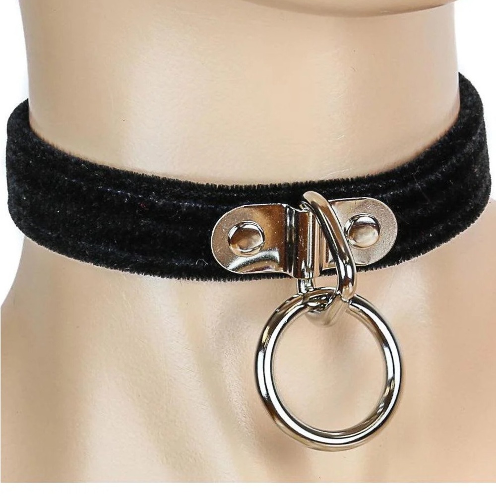 Vampire freaks black velvet o ring choker